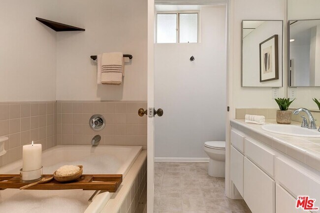 Photo - 1433 Barry Ave Unit 202