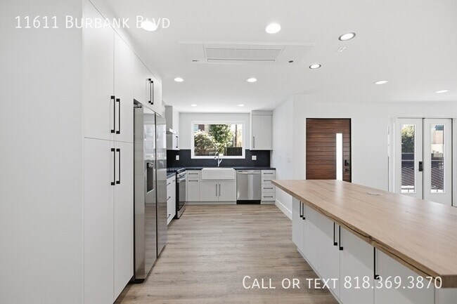 Photo - 11611 Burbank Blvd