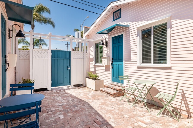 Front Entrance - Venice Cottages