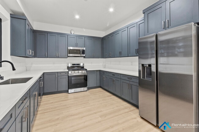 Photo - 3005-3002 La Paz Dr