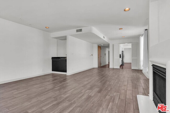 Photo - 131 Croft Ave Unit 401