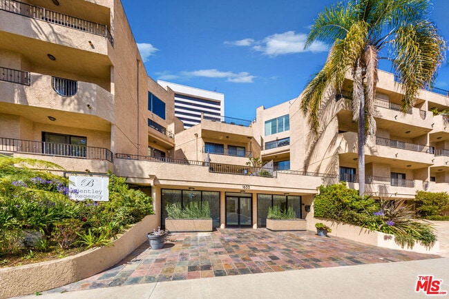 Building Photo - 1633 S Bentley Ave Unit 203