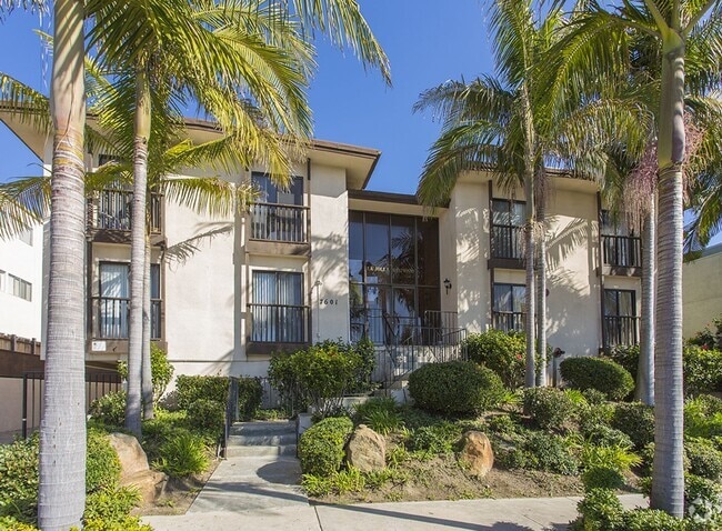 Building Photo - Spacious 2bd/2ba In The Heart of La Jolla ... Unit 07 Rental