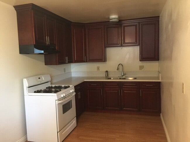 Photo - 117 N Tustin Ave