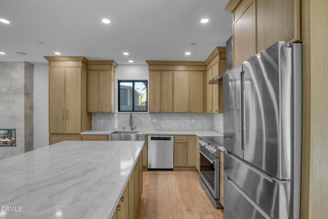 Photo - 611 W Claremont St