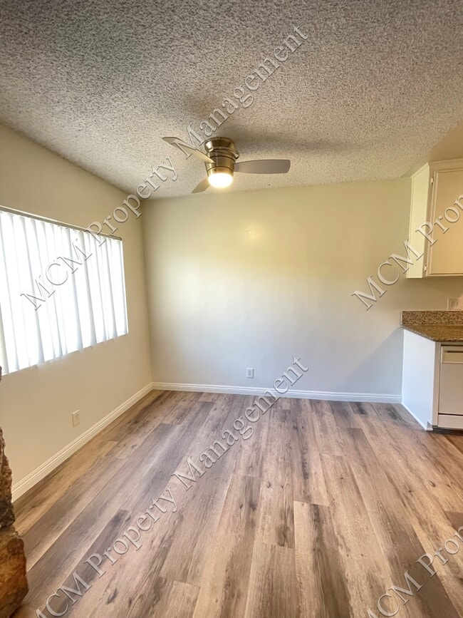 Photo - 13956 Vanowen St