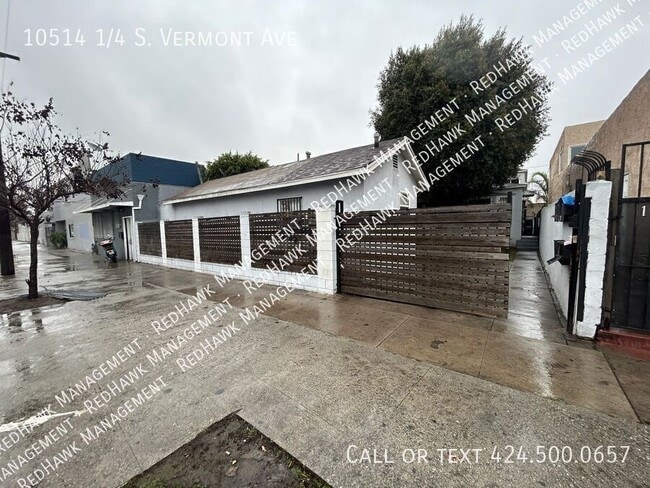 Building Photo - 10514 1/4 S. Vermont Ave-