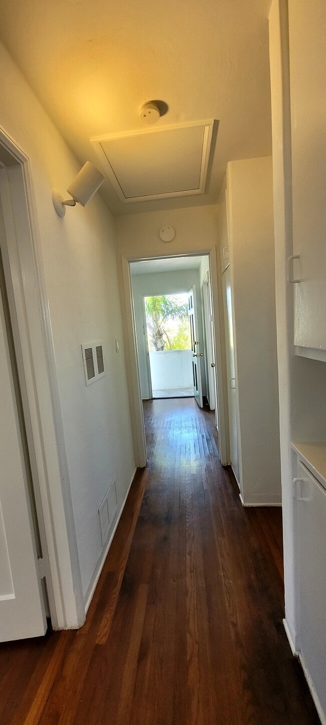 Building Photo - 4313 Mentone St Unit 4313 Mentone