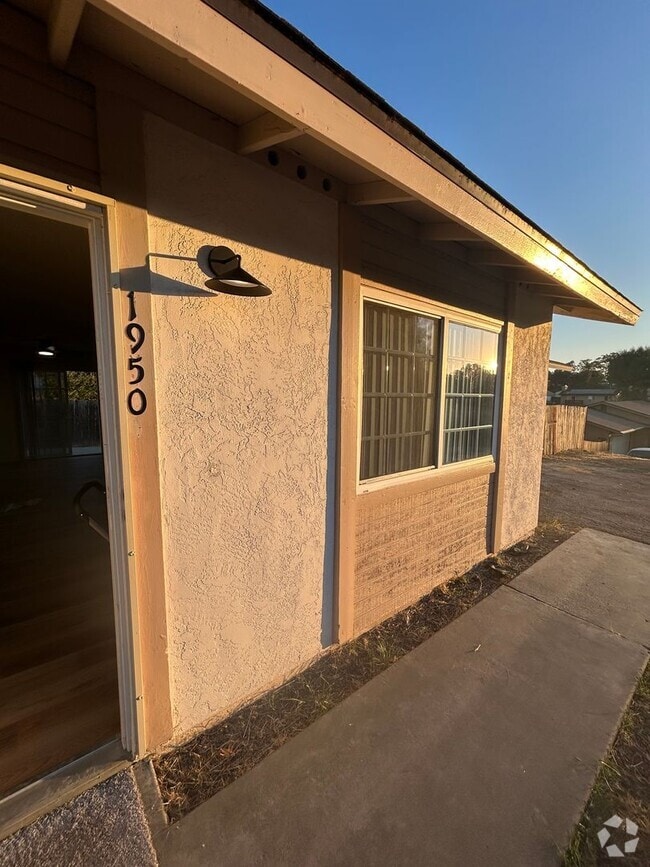 Building Photo - Charming Renovated 3 Bedroom/2 Bath Single... Rental