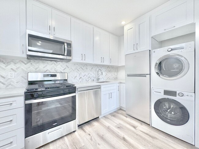 Building Photo - 4244 Inglewood Blvd Unit 4250