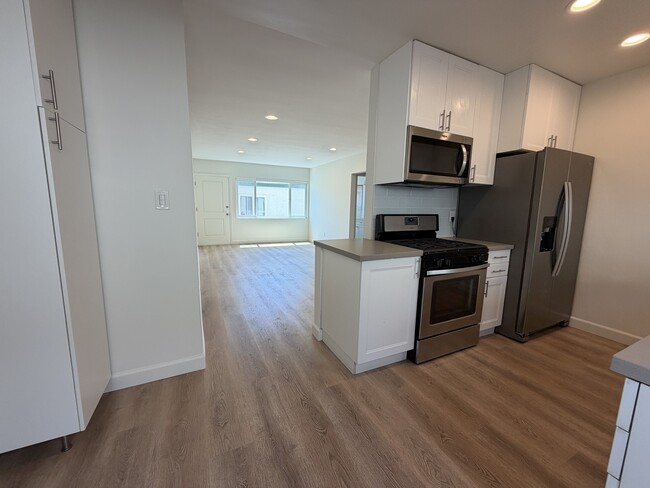 Building Photo - 315 Bungalow Dr Unit Bungalow B