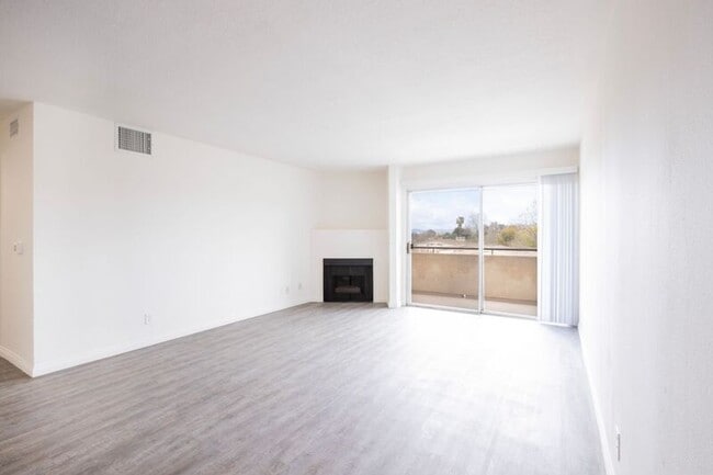 Photo - 10020 Zelzah Ave Unit 108