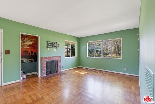 Photo - 5116 Village Green