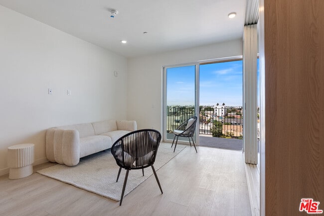 Photo - 1124 Normandie Ave Apartment