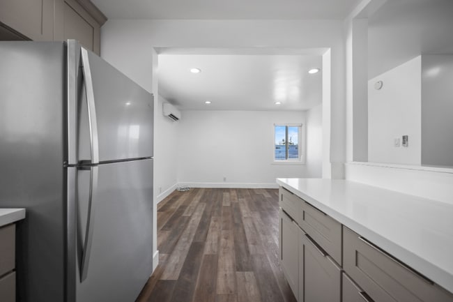 Photo - 1101 N Flower St Unit 4