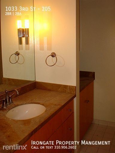 Building Photo - 1033 3rd St Unit 105