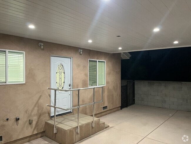 Building Photo - 2BR ADU w/dishwasher, in-unit laundry + ou... Rental