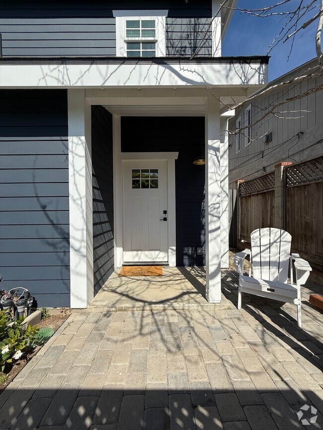 Building Photo - 4076 East Blvd Rental