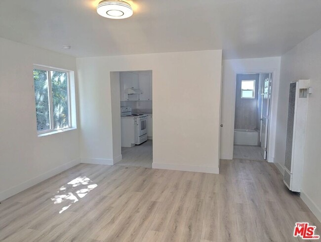 Photo - 3825 Sedgwick Ave