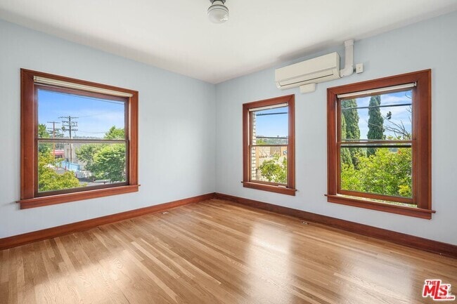 Building Photo - 5121 1/2 Eagle Rock Blvd Unit B Rental