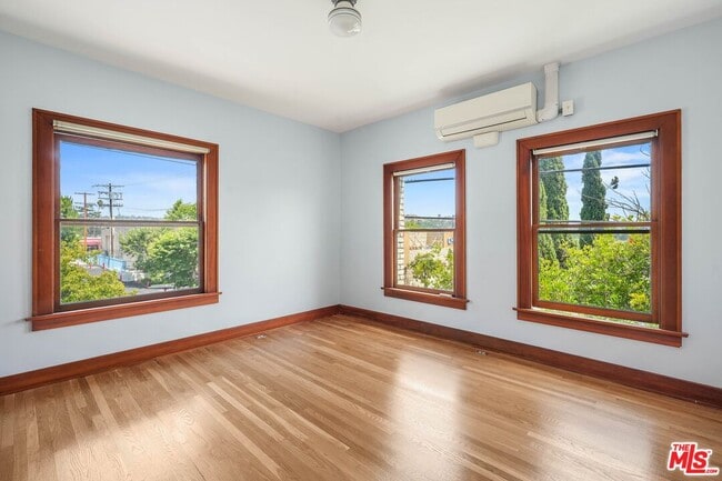 Building Photo - 5121 1/2 Eagle Rock Blvd Unit B Rental