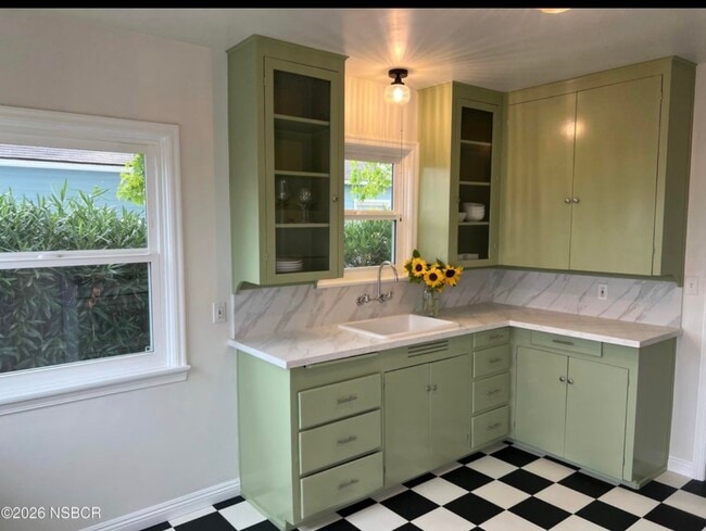 Photo - 224 N F St