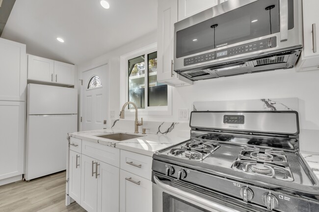 Photo - 14753 Hartland St