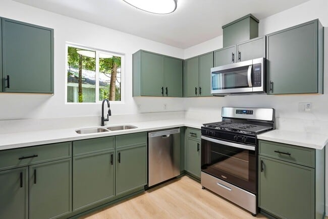 Building Photo - 23920 Scenic Dr