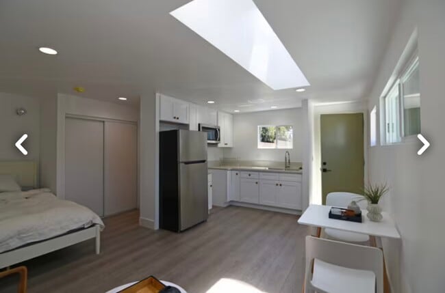 Building Photo - 2712 Westwood Blvd Unit S1