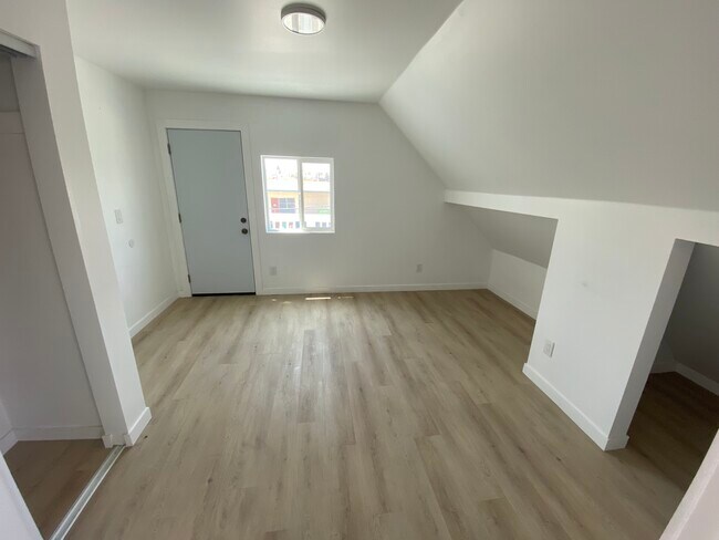 bedroom - 1917 E 2nd St Unit 3