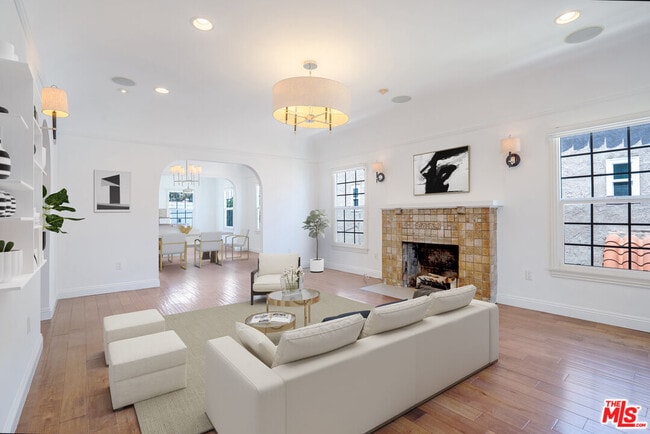 Photo - 1049 S Mansfield Ave House