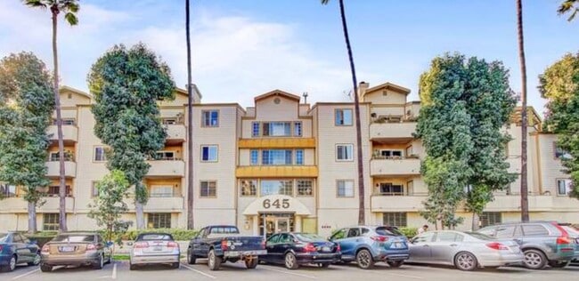 Chestnut Villas Condos - 645 Chestnut Ave Condo Unit 219