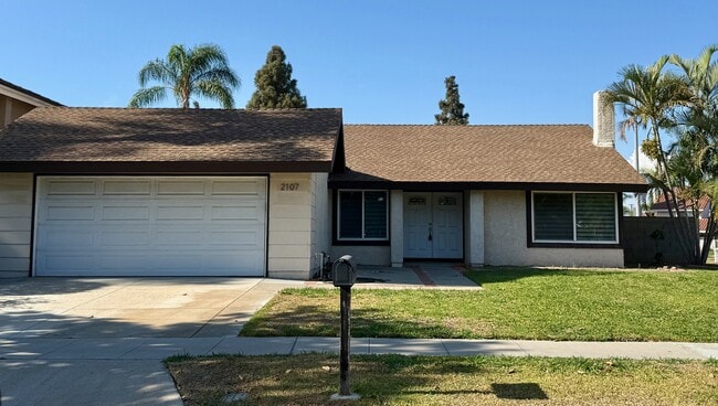 Building Photo - 2107 W Almond Ave