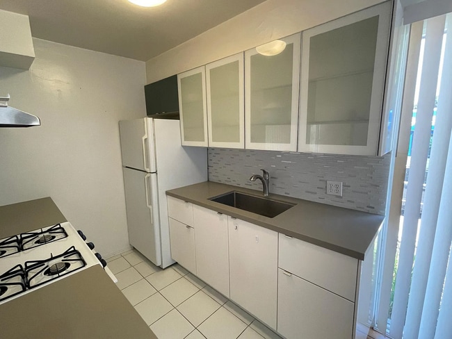 Photo - 2122 Ocean Park Blvd