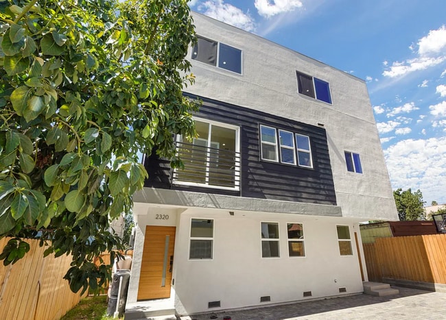 Building Photo - 3-story townhome is optimized for your L.A lifestyle 1st month free! Unit 2320 1/2 W 2nd St  LIVE