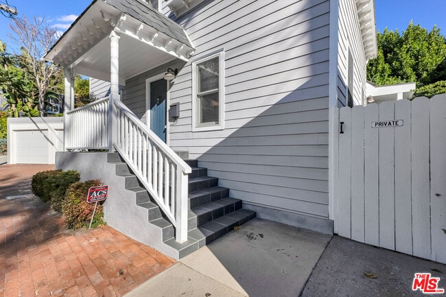 Photo - 6117 Glen Holly St