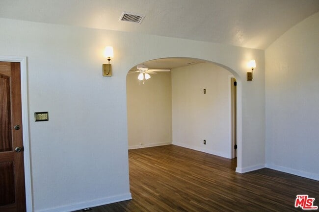 Photo - 495 N 8th Ave