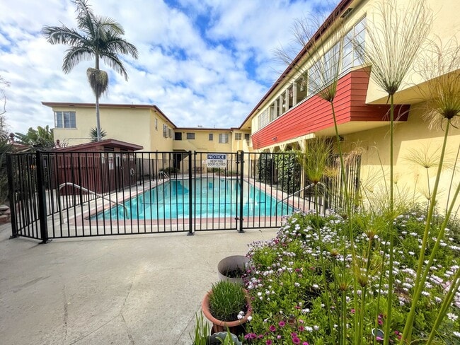 Cute Leimert Park 1bd/1ba unit with parkin... - Cute Leimert Park 1bd/1ba unit with parkin... Unit #1