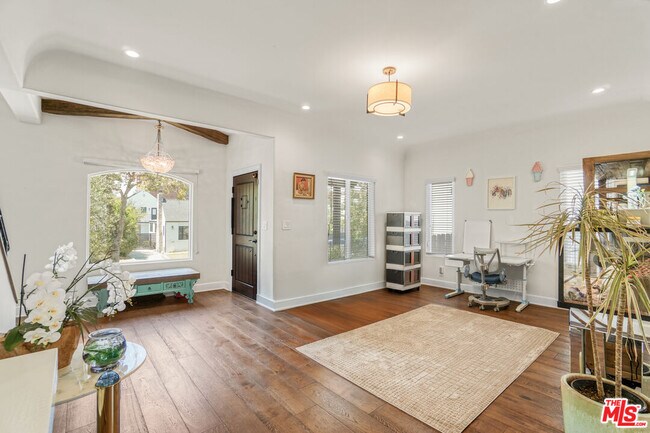 Photo - 1042 S Stanley Ave