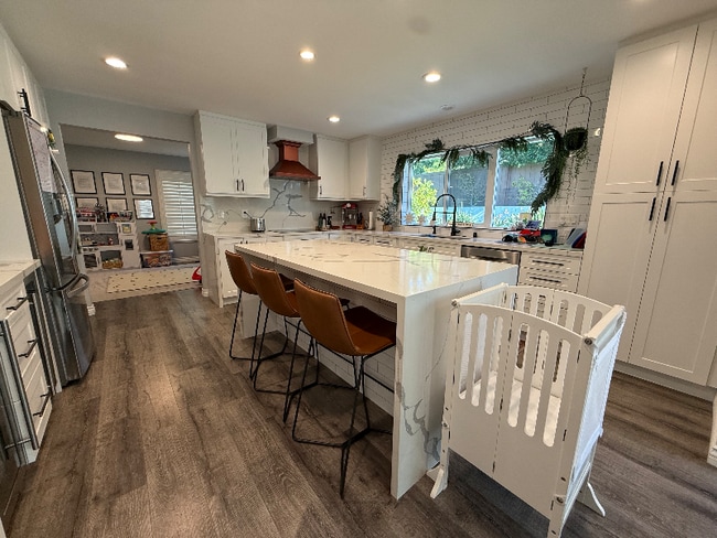 Photo - 459 Jolina Way