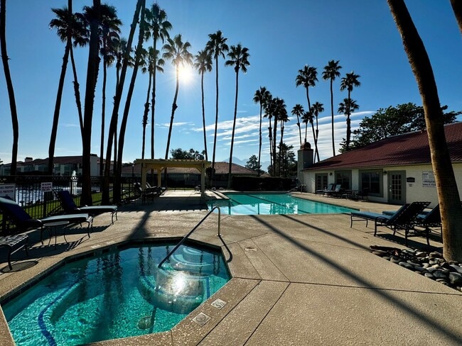 Building Photo - AVAILABLE NOW!! 1 Bed / 1 Bath Condo in Palm Lake in Palm Desert!