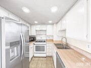 Photo - Beautiful 2B/2.5BA Townhome w/ Attached Ga...