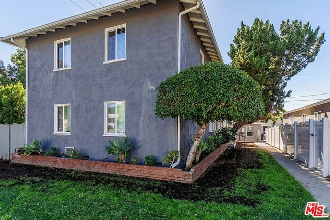 Photo - 1812 W Glenoaks Blvd