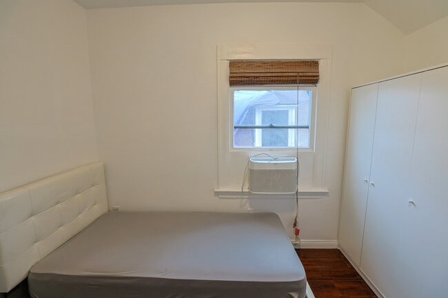 Photo - 2624 S Budlong Ave Unit 2624 S Budlong Ave