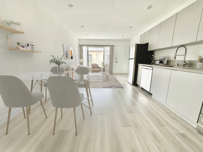 Photo - 318 S Mariposa Ave