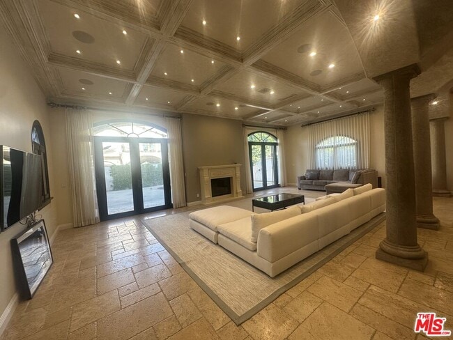 Photo - 458 Flores St