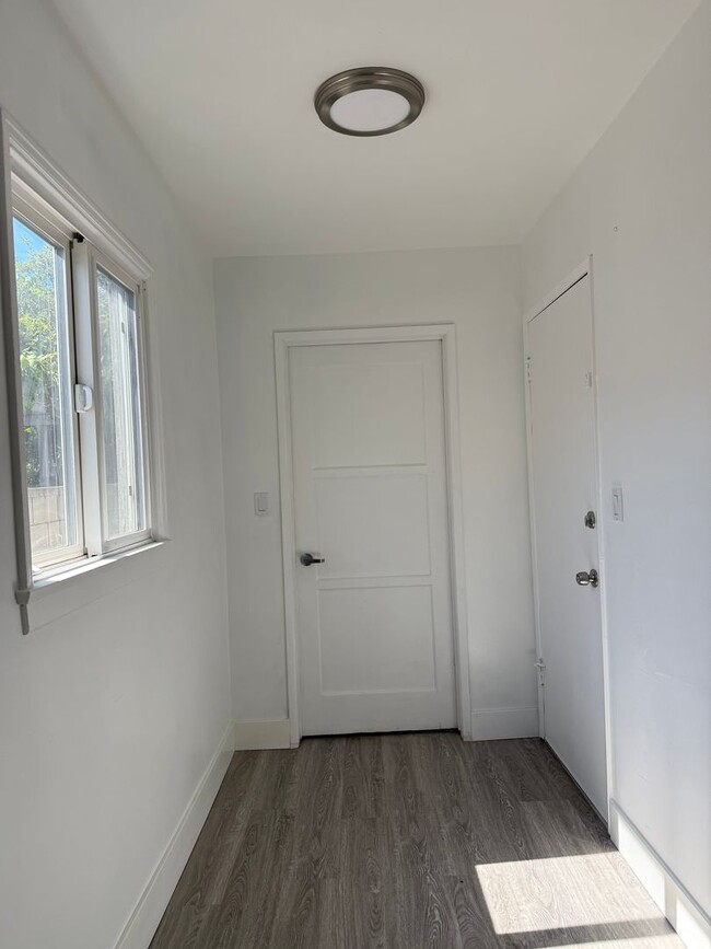 Photo - Van Nuys, 2br -1ba HOME