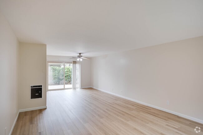 3BR, 3BA - 1603SF - Living Room - La Colina Gardens