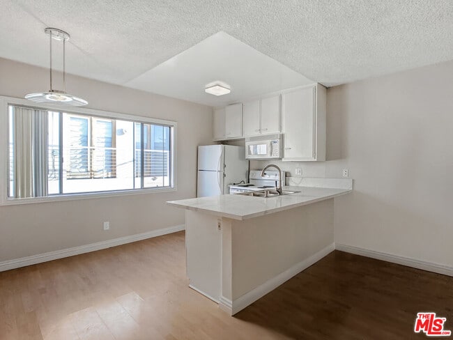 Building Photo - 1538 11th St Unit 7
