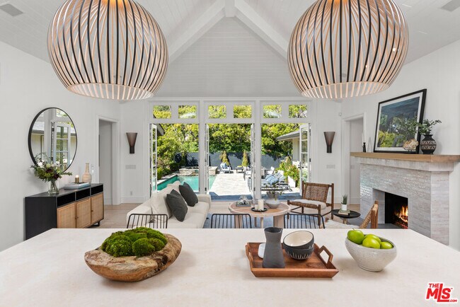 Photo - 1330 N Wetherly Dr